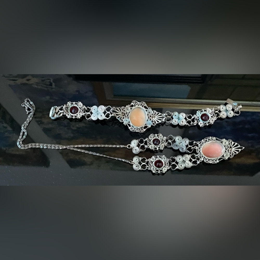 Antique Cameo Necklace and Bracelet Set Carved Shell Cameo Filigree Early 1900s - Picture 4 of 16